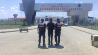 Afyon’da jandarma o köye baskın verdi: bakın kimi yakaladı