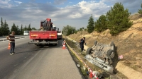 Afyon Emirdağ’da otomobil takla atıp devrildi: 2 yaralı var!