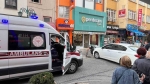 Duba önünde duraklayan araç ambulansın geçişine engel oldu