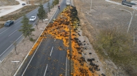 Afyon’da 10 ton mandalina yola döküldü, yol ulaşıma kapandı!