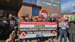 Afyon Belediye önünde içki ruhsatı protestosu: Seçime kadar “dindar,” seçimden sonra “kindar”