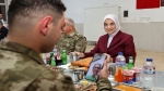 Vali Yiğitbaşı, Mehmetçiğin iftar sofrasına katıldı