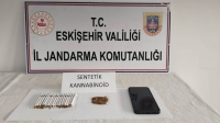 Jandarmadan araca baskın: Uyuşturucu maddeler ele geçirildi!