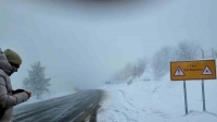 Kar yağışı ve buzlanma sürücüleri olumsuz etkiledi
