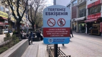 Vatandaşlar kurallara uymayarak izmarit atıyor