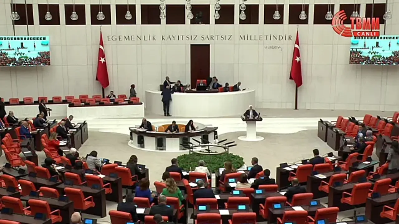 AK Partili Ayşe Keşir: “Türkiye’nin üç çocuktan 1,5 çocuğa düşüşü son 32 yılda gerçekleşti”