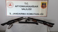 Sinanpaşa Akören’de silah kaçakçılığı operasyonu