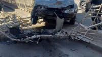 Afyon’da Eski Devlet Hastanesi önünde kaza: Sürücü yaralı!