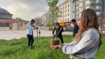 Afyon’da gönüllü gençler el ele verdi: Önce temizlediler sonra fidan diktiler