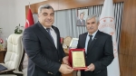Afyon’da emekli eğitimciye anlamlı plaket verildi