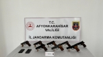 Afyon Jandarmasından Kaçak Silah Operasyonu: Valizden Resmen Cephanelik Çıktı!