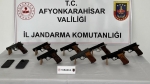 Ruhsatsız silahları satamadan jandarmaya yakalandı