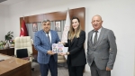 Afyonlu Kübra öğretmen kitap yazdı: “Öğretmen, öğrencilerin yolunu aydınlatan bir rehberdir”