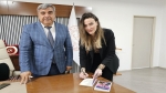 Öğretmen, ışığıyla öğrencilerinin yolunu aydınlatan bir rehberdir