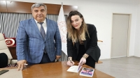 Öğretmen, ışığıyla öğrencilerinin yolunu aydınlatan bir rehberdir