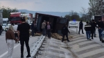 Devrilen kamyonda 53 koyun telef oldu
