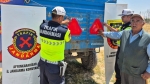 Traktör sürücülerine eğitim verildi, reflektör dağıtıldı