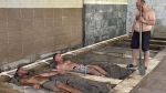 Gurbetçiler Afyon’daki o çamur banyosuna koşuyor: Her derde deva…