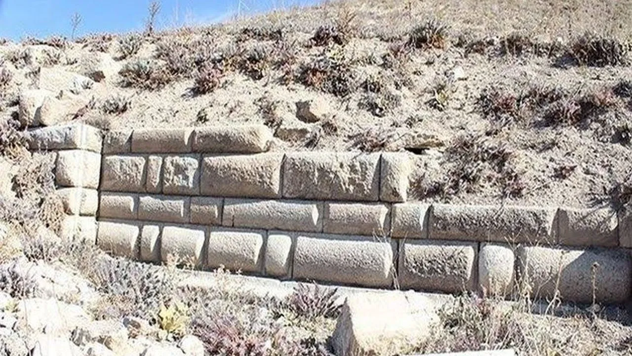 Dinar Antik Tiyatrosu kazıları yeniden başlatılsın