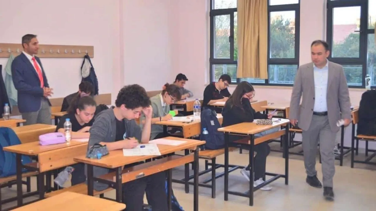Kamil Miras Anadolu Lisesi’nden 2025 YKS’de Büyük Başarı: 33 Afyonlu Öğrenci İlk 20 Binde!