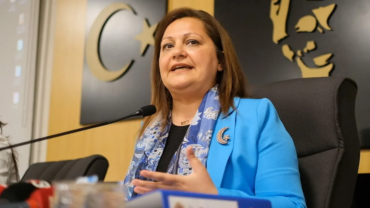 Burcu Köksal Türkiye gündeminde! Bu doğruysa yer yerinden oynar!