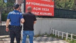 Afyon’da ruhsatsız silah taşımaktan cezası bulunan şahıs yakalandı