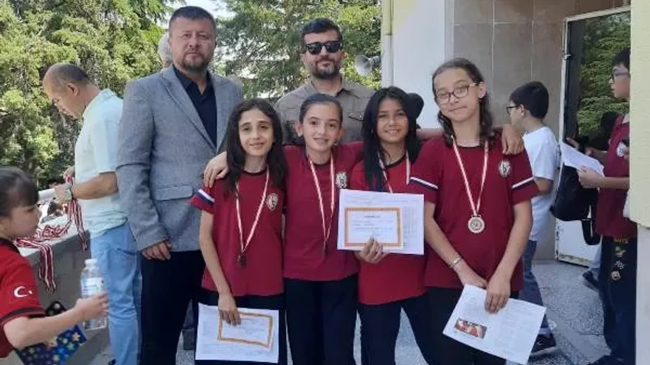 Muhtar Sezgin Başarılı Öğrencileri Ödüllendirdi