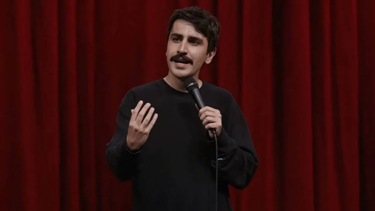 Komedyen Deniz Göktaş havalimanında gözaltına alındı!