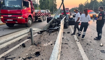 Isparta’da otomobil bariyerlere çarptı: 1 ölü